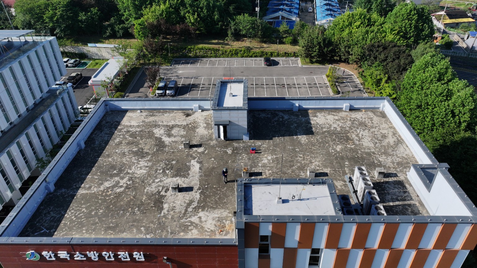 목재 프레임 시공 현장 — 시공 전 · 옥상 상태 확인